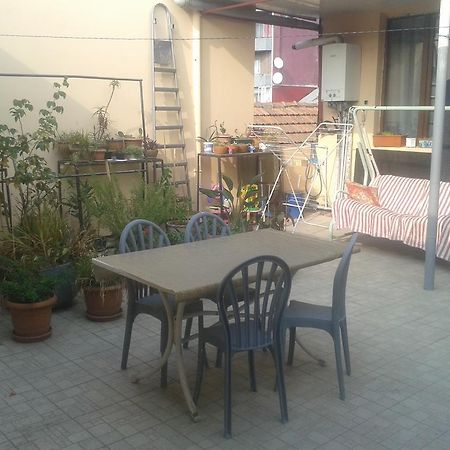 Maxim Mini Hotel Batumi Bagian luar foto