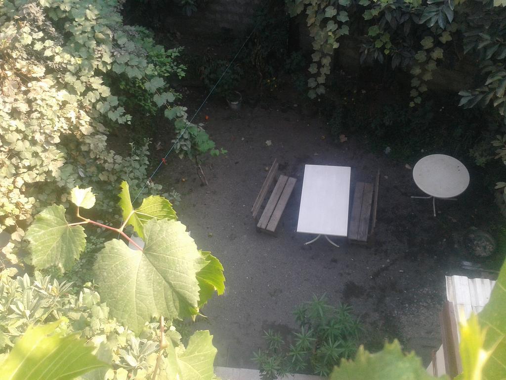 Maxim Mini Hotel Batumi Bagian luar foto