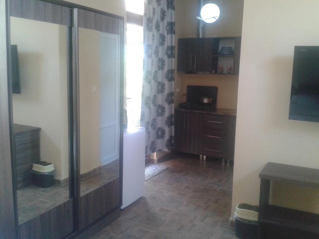 Maxim Mini Hotel Batumi Ruang foto