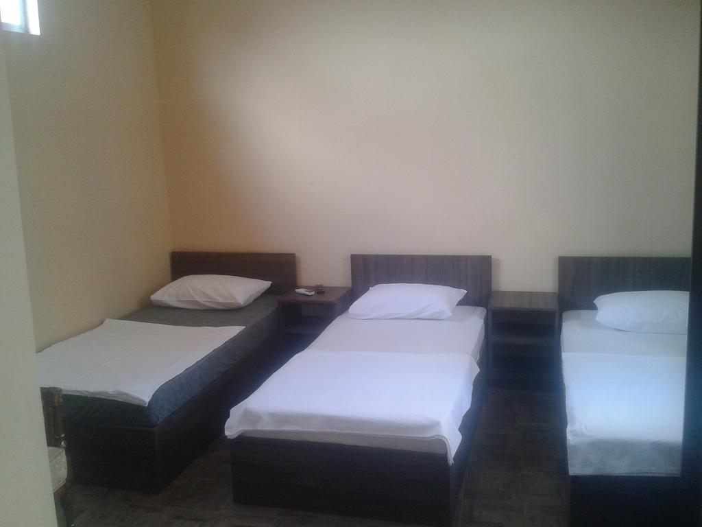 Maxim Mini Hotel Batumi Ruang foto