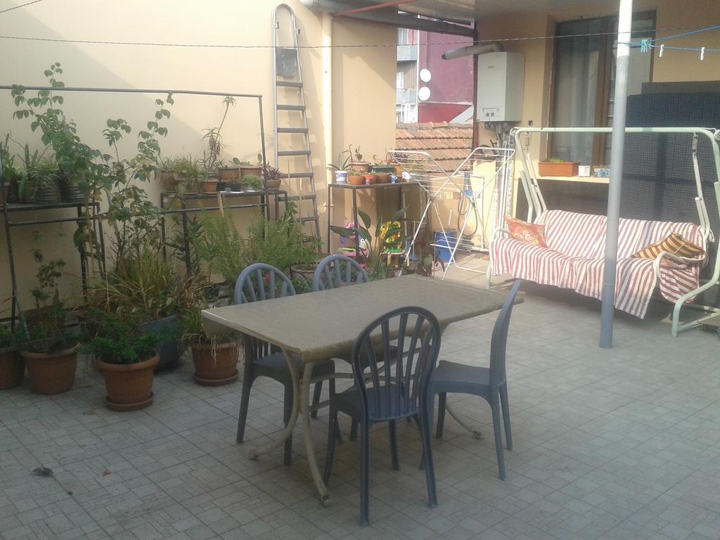 Maxim Mini Hotel Batumi Bagian luar foto