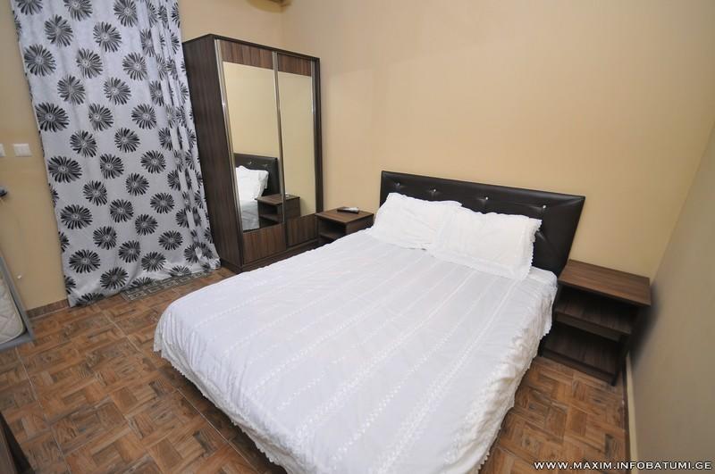 Maxim Mini Hotel Batumi Bagian luar foto