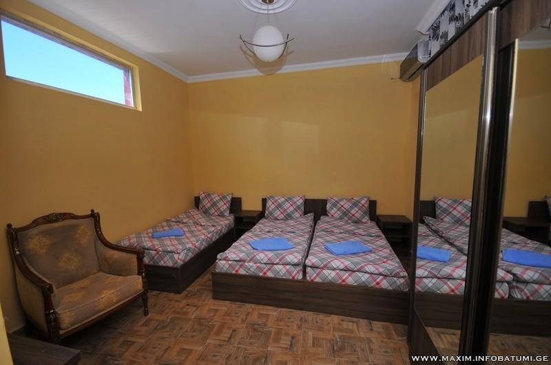 Maxim Mini Hotel Batumi Bagian luar foto