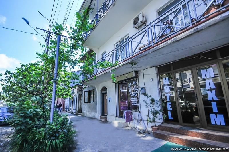 Maxim Mini Hotel Batumi Bagian luar foto
