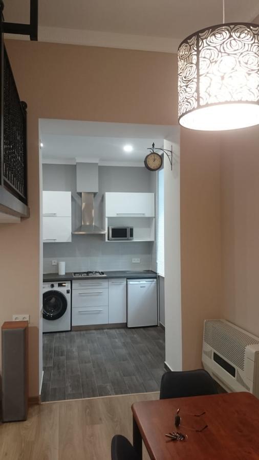 Maxim Mini Hotel Batumi Bagian luar foto